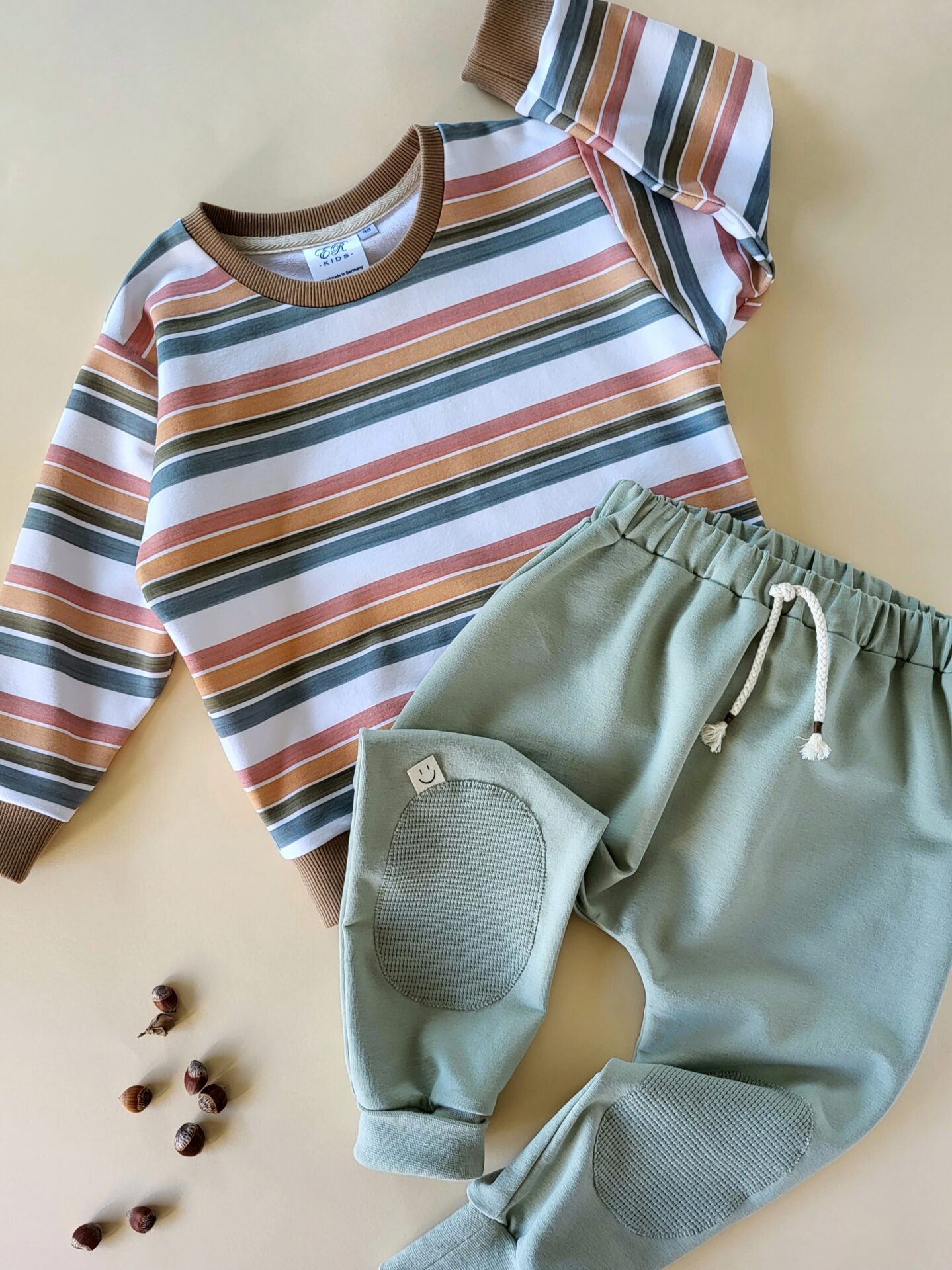 Lounge Sweater Bunte Streifen Gr. 98 – Bild 2