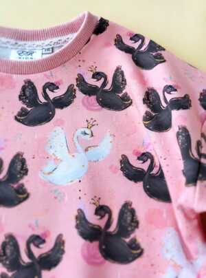 Oversized Sweater Black/White Swan Gr. 116