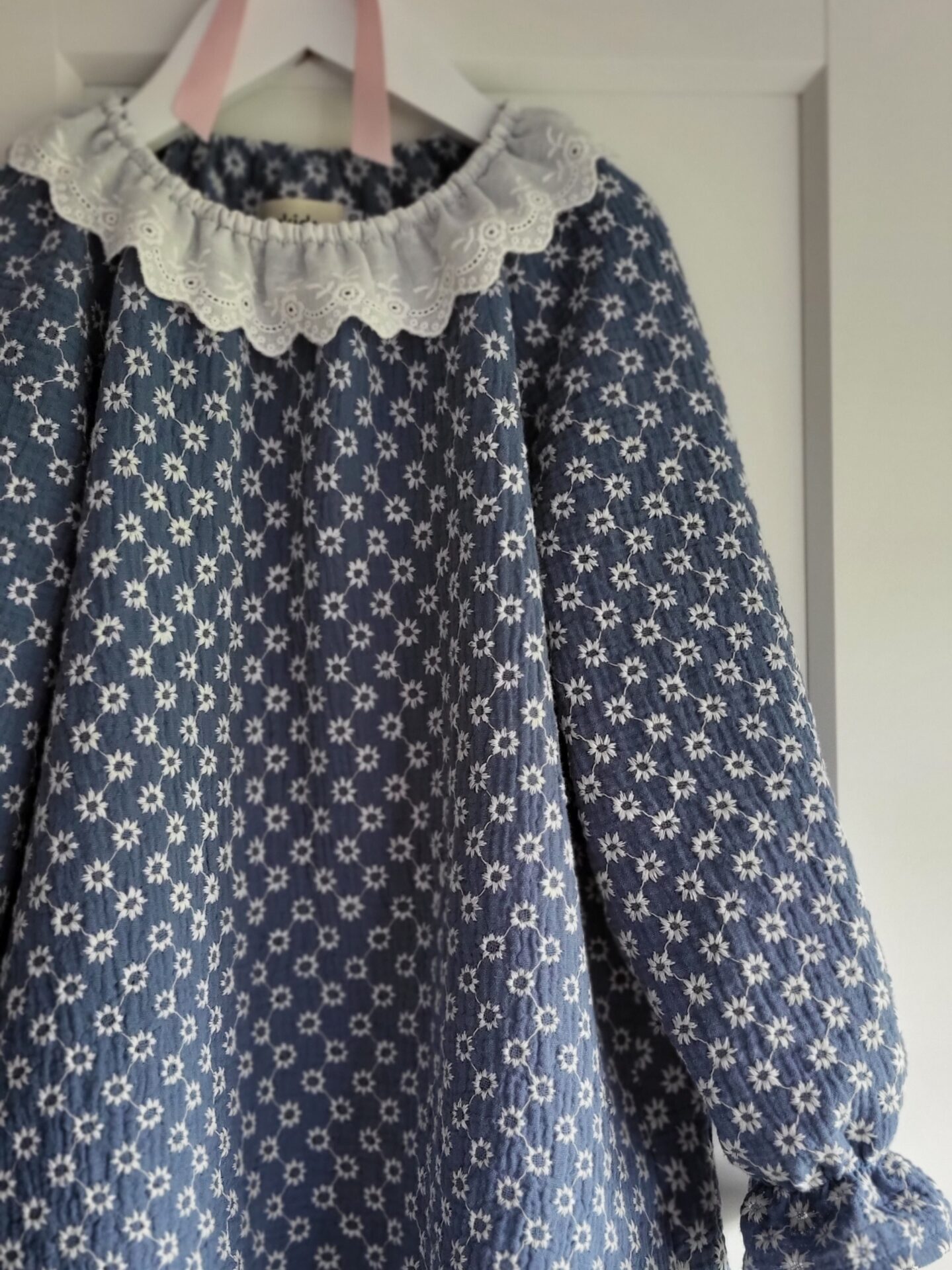 Kräuselkleid mit Volant Gr. 122 – Bild 3