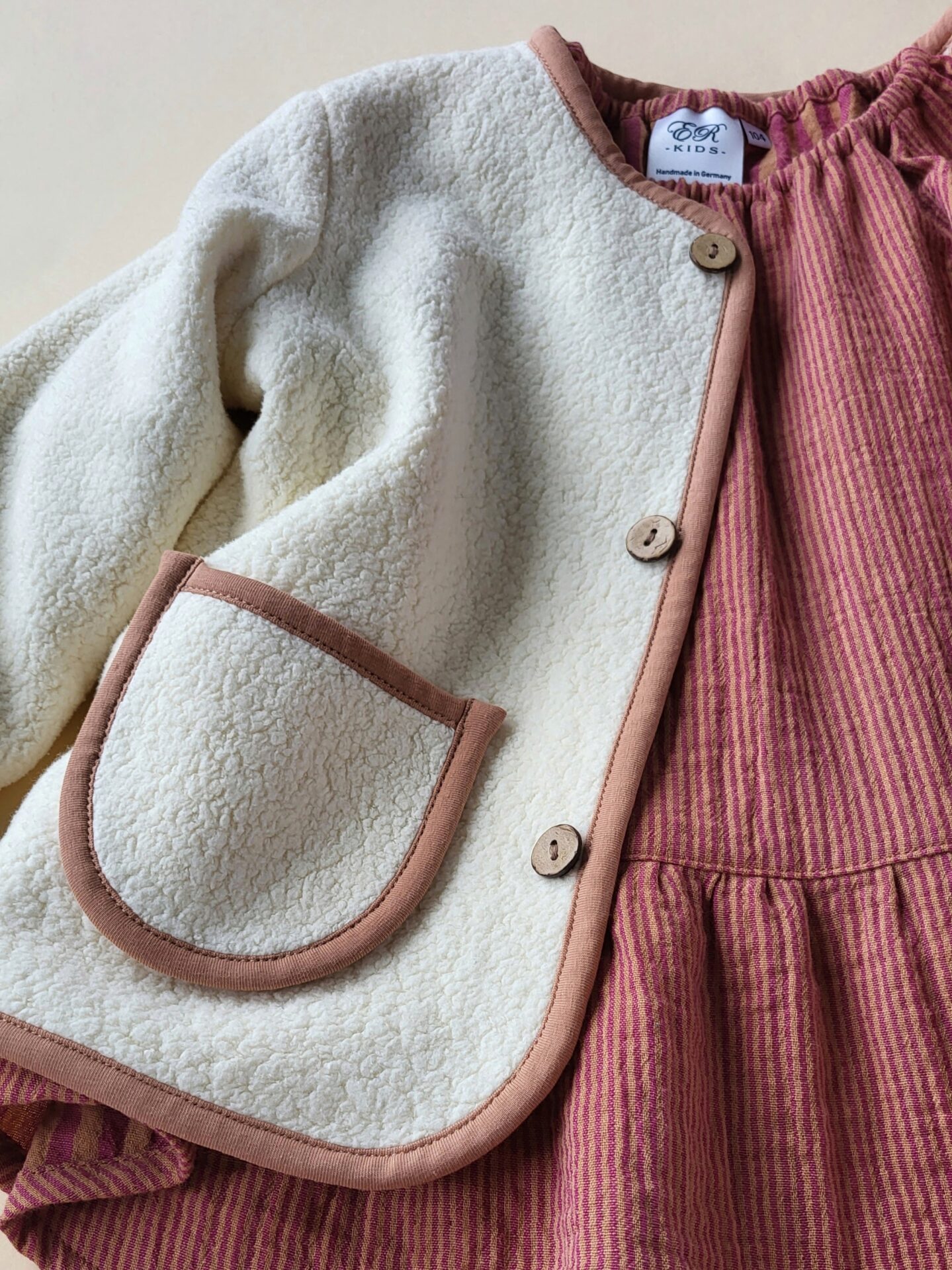 Jacke mit Taschen Gr.104 – Bild 4