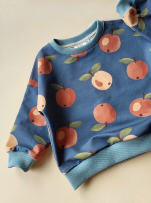 Oversized Sweater Äpfel blau